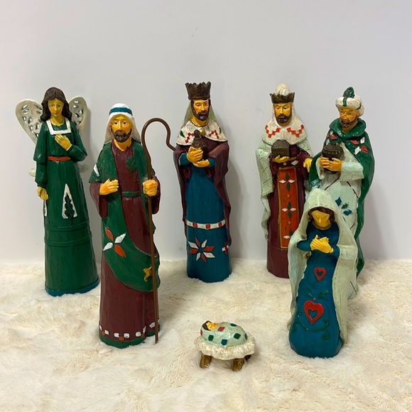 Kirkland Signature Holiday Kirklands Carved Resin Nativity 7pc Set